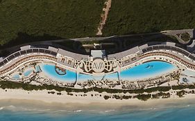 Ava Resort Cancun